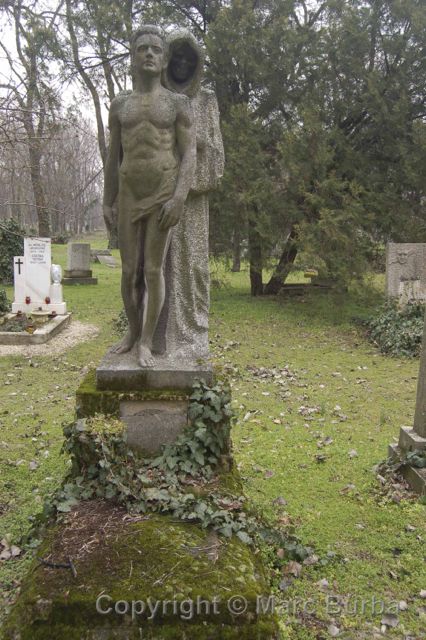 kerepesi cemetery statue of death