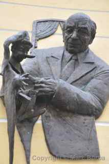 Ferdinand Veike sculpture