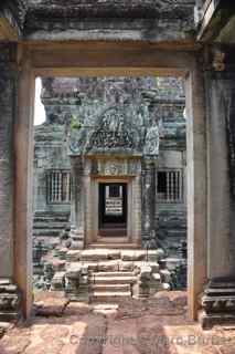 Banteay Samre passageways