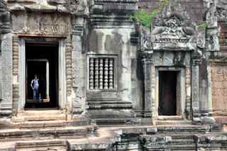 Banteay Samre colonettes