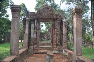 Banteay Srei carvings