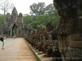 Angkor Thom south causeway