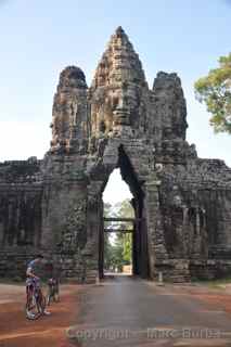 Angkor Thom south entry tower